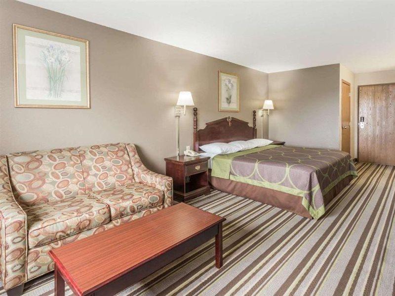 Super 8 By Wyndham Hotel