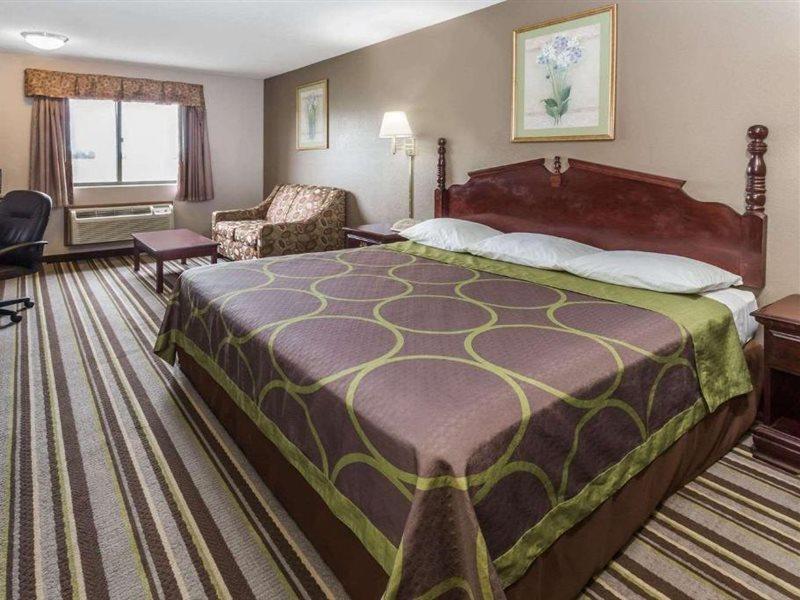 Super 8 By Wyndham Yorkville