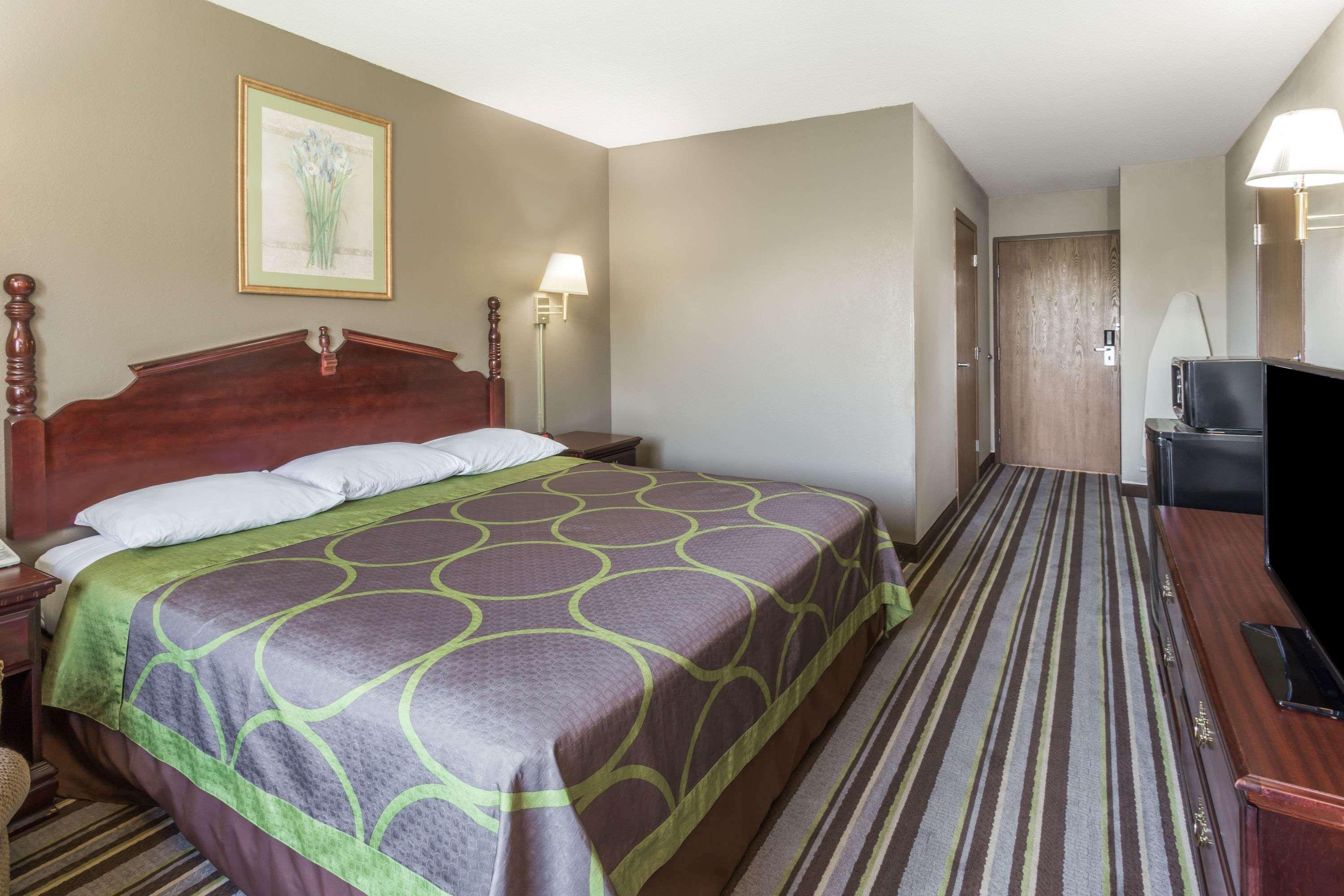 Super 8 By Wyndham Hotel