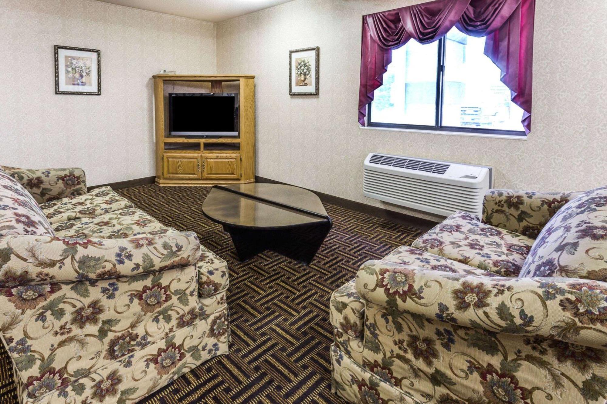 Super 8 By Wyndham Hotel 2*