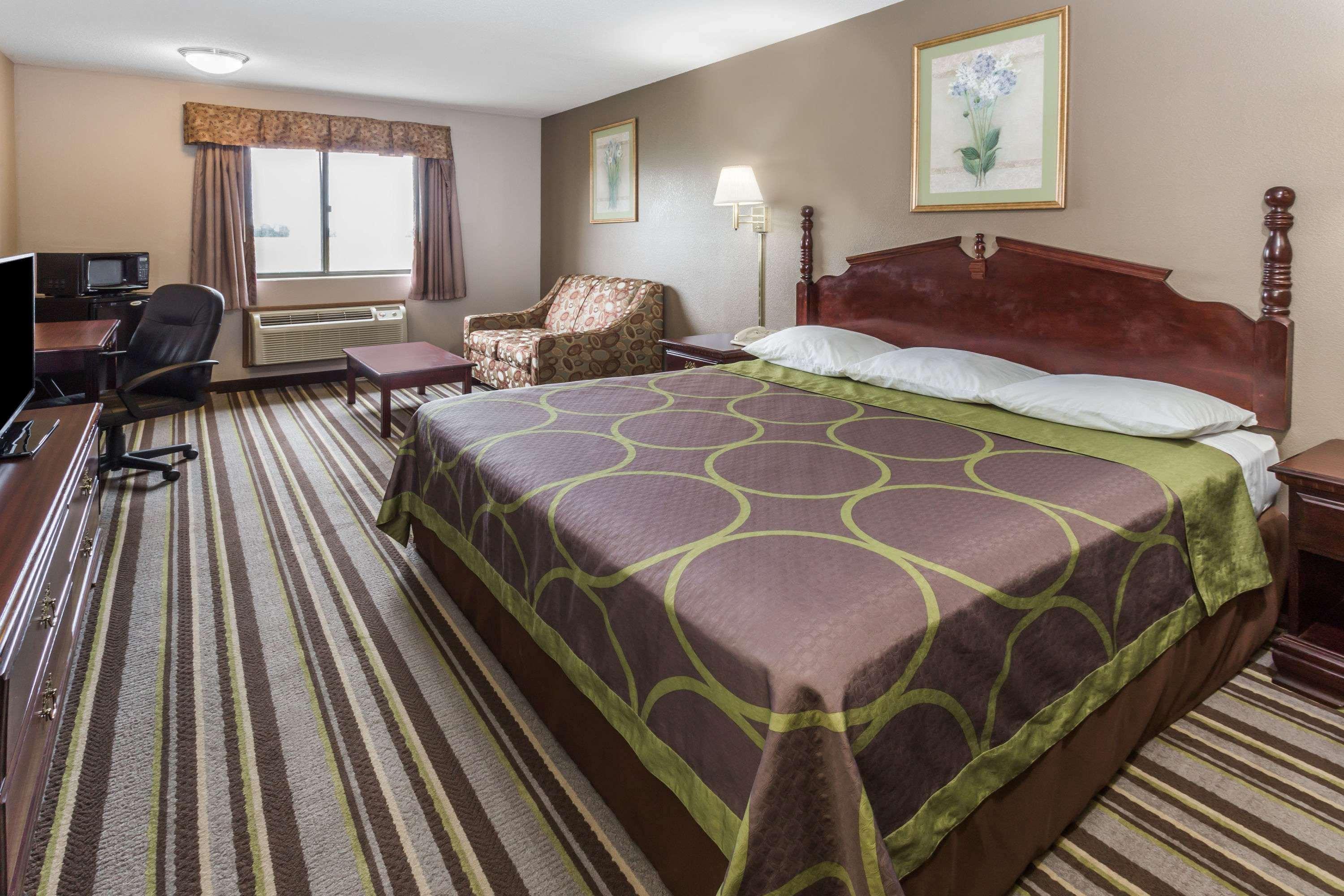 Super 8 By Wyndham Hotel